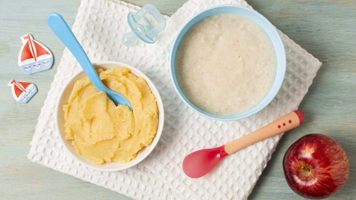 flat lay baby food arrangement scaled